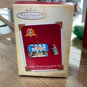 Hallmark Keepsake Lunch wagon for Porky Pig Ornament looney tunes 2004